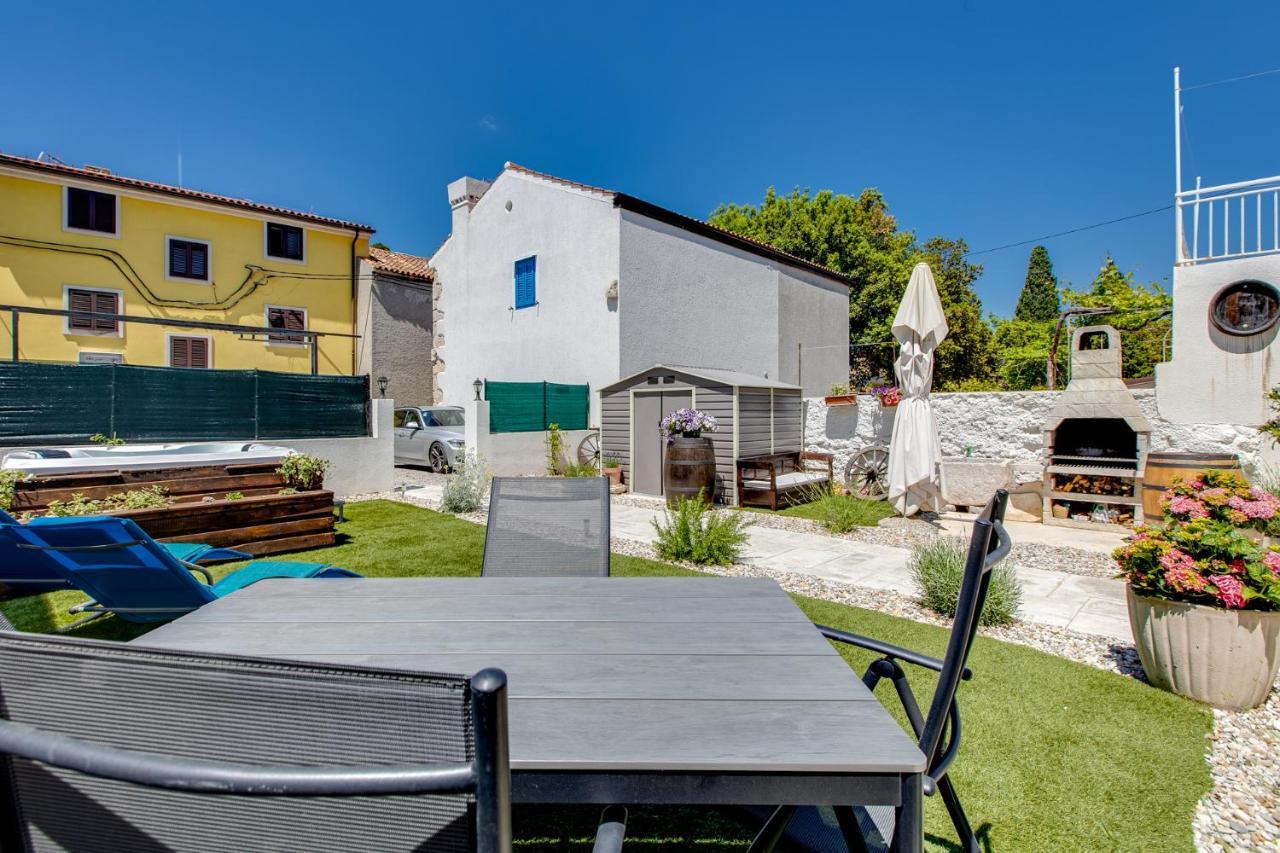 Apartments Mikulin Family Punat Exterior foto
