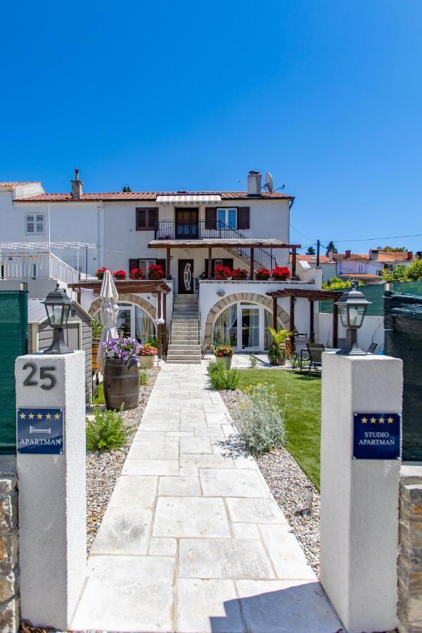 Apartments Mikulin Family Punat Exterior foto